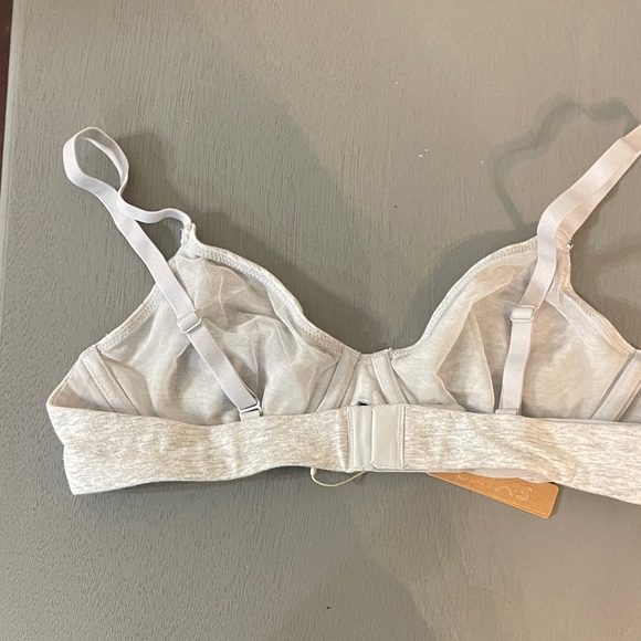 SKIMS Light Gray Underwire Bra - Picture 2 of 2